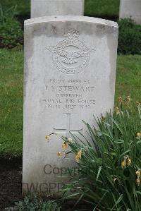 Boulogne Eastern Cemetery - Stewart, Leonard Scott